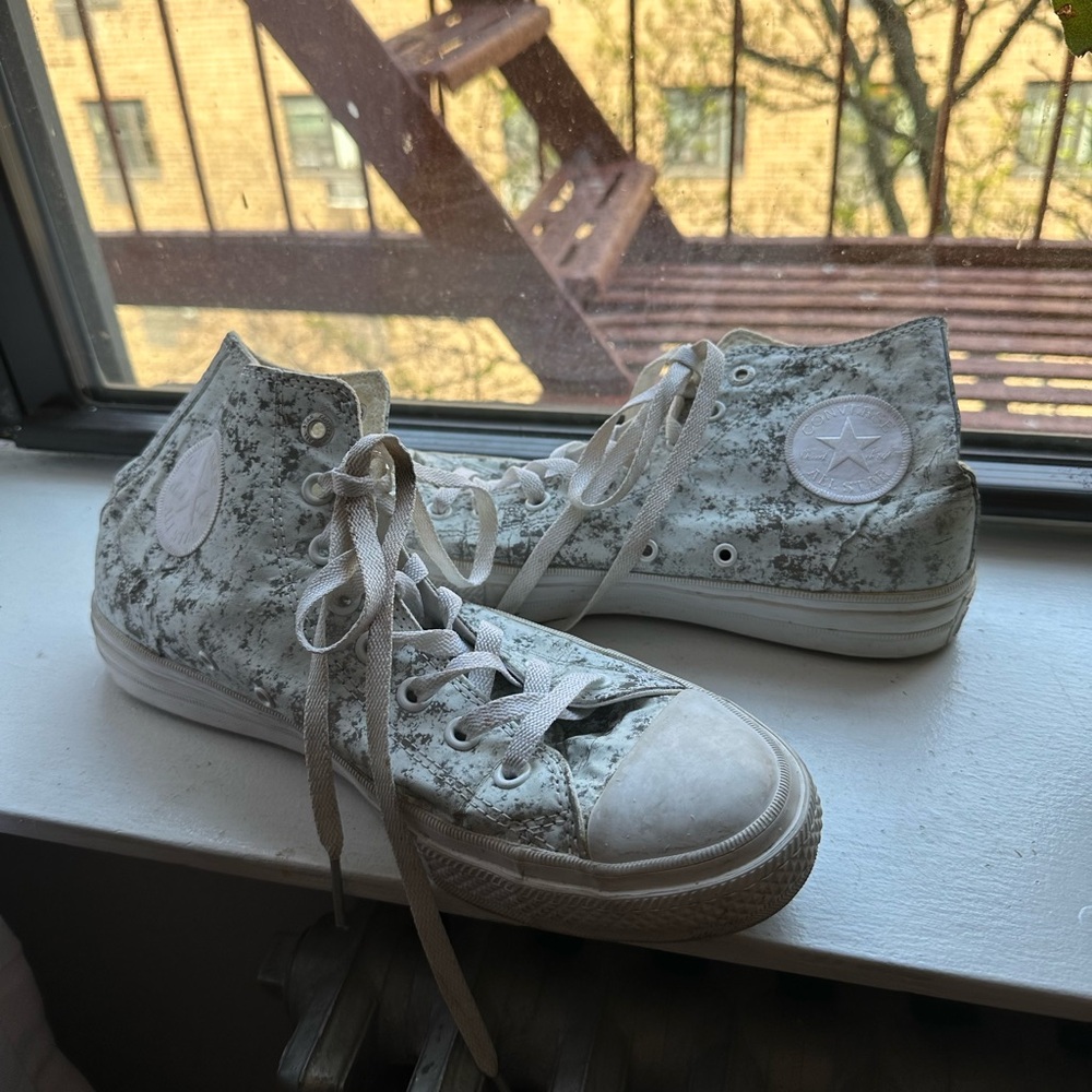 Converse - Picture 2 of 4